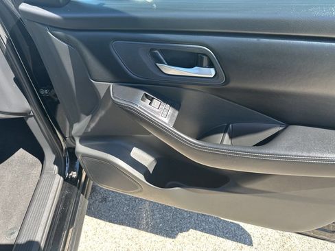 Used 2025 Nissan Rogue SV FWD image 14