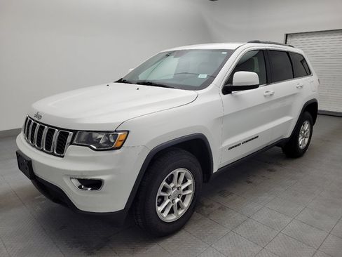 Used 2018 Jeep Grand Cherokee Laredo image 2