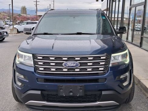 Used 2017 Ford Explorer XLT w/ Equipment Group 202A image 3