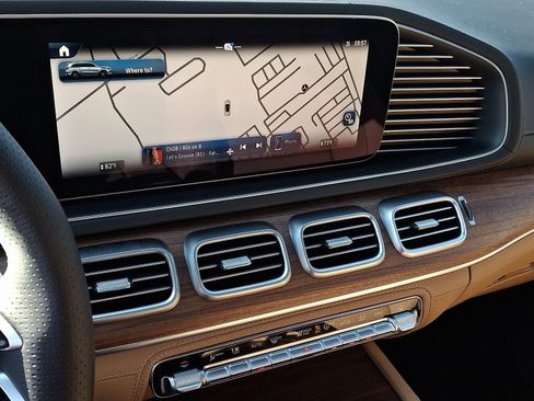 New 2026 Mercedes-Benz GLS 580 4MATIC image 12