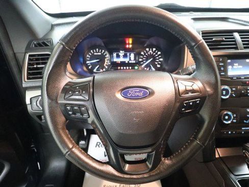 Used 2018 Ford Explorer XLT w/ Class II Trailer Tow Package image 18
