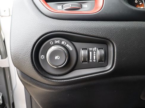 Used 2015 Jeep Renegade Trailhawk w/ Popular Equipment Group AWD/4WD image 16