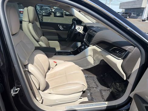 Used 2019 Lincoln Continental Reserve image 15