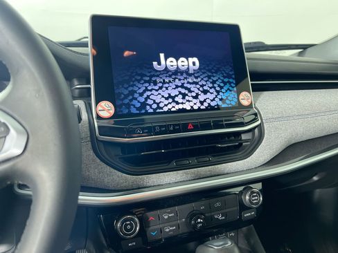 Used 2024 Jeep Compass Latitude image 25