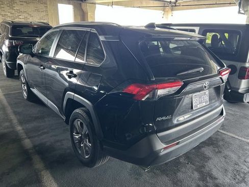 Used 2025 Toyota RAV4 XLE AWD/4WD image 2
