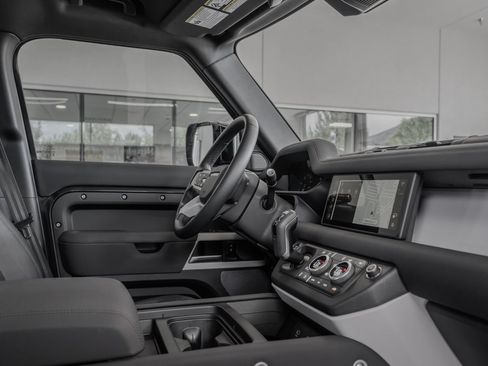 Used 2023 Land Rover Defender 110 SE AWD/4WD image 18