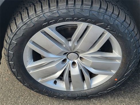 Used 2018 Volkswagen Atlas SEL Premium image 9