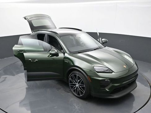 Certified 2025 Porsche Macan Electric RWD image 32