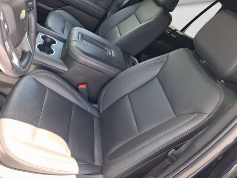 Used 2022 Chevrolet Tahoe LT w/ Luxury Package AWD/4WD image 12