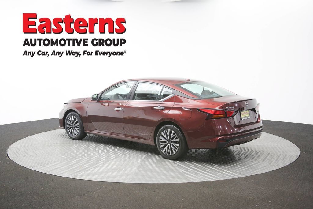 Used 2025 Nissan Altima 2.5 SV FWD image 61