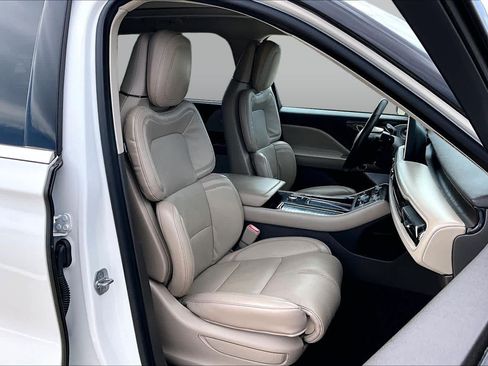 Used 2020 Lincoln Aviator Reserve w/ Equipment Group 202A AWD/4WD image 9