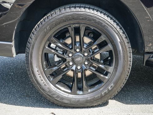 Used 2023 Ford Expedition XLT image 10