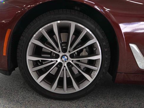 Used 2023 BMW 530i w/ Premium Package RWD image 5