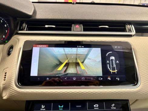 Used 2019 Land Rover Range Rover Velar R-Dynamic SE AWD/4WD image 31