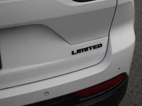 Used 2024 Jeep Grand Cherokee Limited w/ Black Appearance Package AWD/4WD image 9