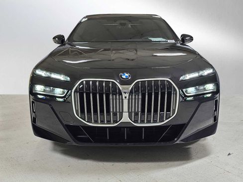 Used 2026 BMW 760i xDrive w/ Executive Package image 8