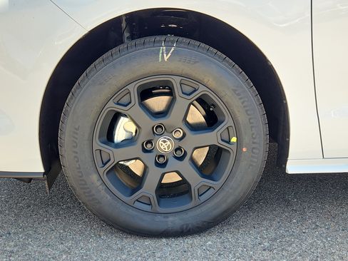New 2026 Toyota Sienna XLE Woodland Edition AWD/4WD image 18
