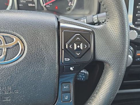 Used 2022 Toyota 4Runner TRD Off-Road Premium AWD/4WD image 18