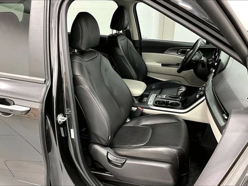 Used 2024 Kia Carnival LX FWD image 9
