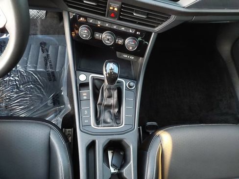 Used 2024 Volkswagen Jetta SE FWD image 17