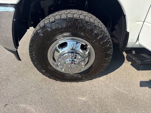 Used 2024 RAM 3500 Tradesman w/ Chrome Appearance Group image 16