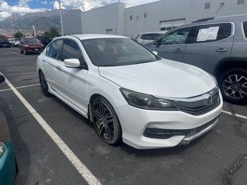 Used 2017 Honda Accord Sport image 2