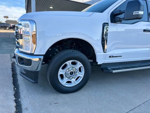 Used 2025 Ford F350 XLT image 12