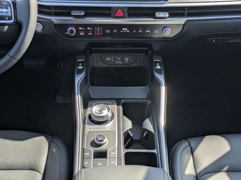 New 2025 Kia Sorento EX AWD/4WD image 18
