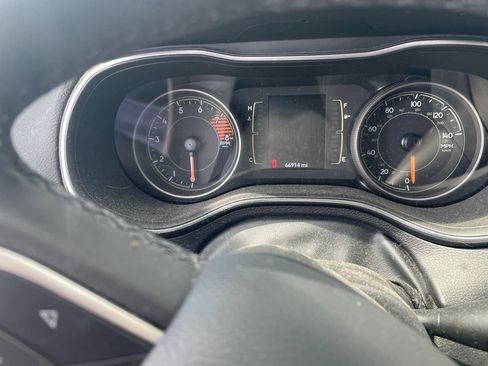 Used 2022 Jeep Cherokee Latitude w/ Sun & Sound Group AWD/4WD image 8