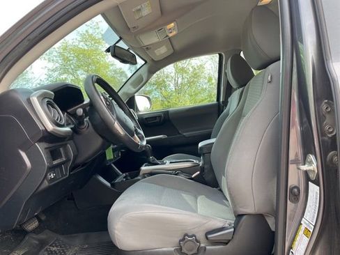 Used 2017 Toyota Tacoma SR5 w/ Tow Package image 32