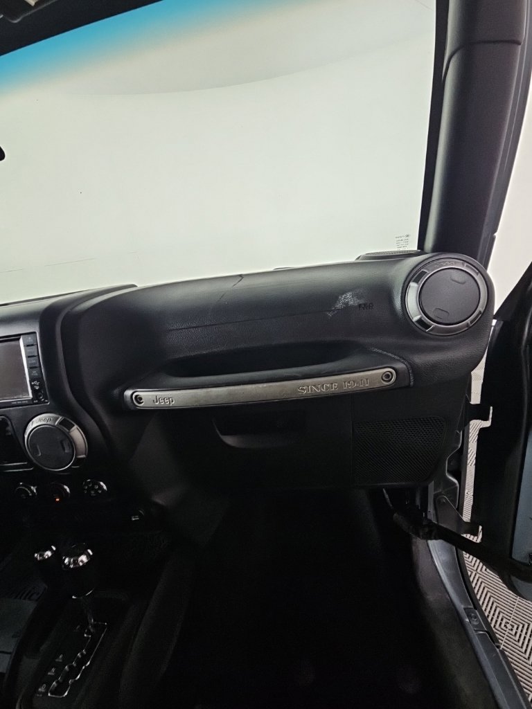 Used 2015 Jeep Wrangler Unlimited Sport w/ Quick Order Package 24S AWD/4WD image 23
