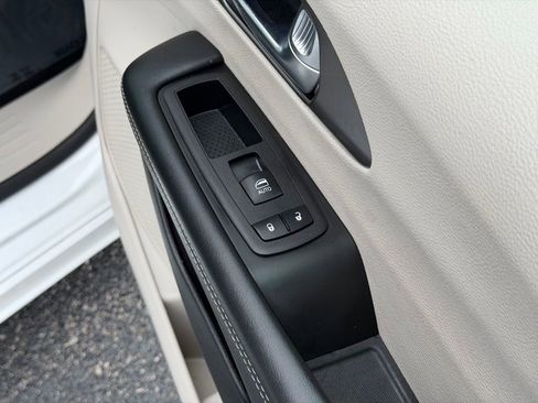 Used 2023 Chrysler Pacifica Touring-L FWD image 23