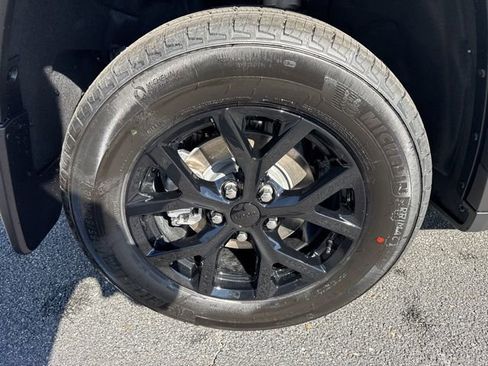 New 2025 Jeep Grand Cherokee Altitude w/ Trailer Tow Package image 11