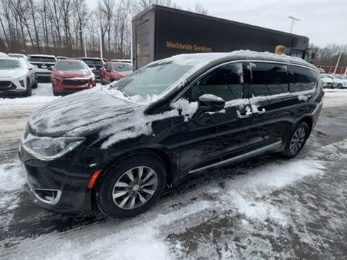 Used 2019 Chrysler Pacifica Touring-L image 4