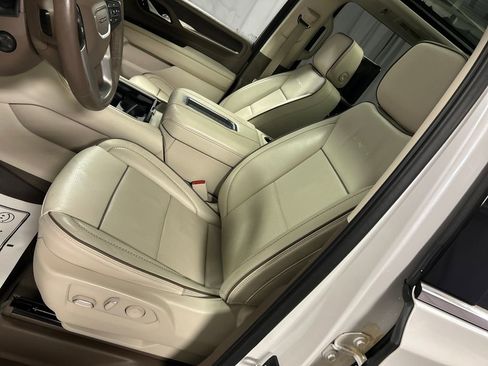 Used 2023 GMC Yukon Denali image 12