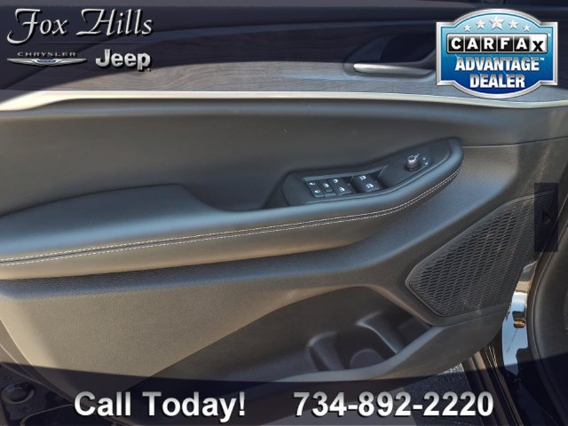 Certified 2025 Jeep Grand Cherokee Limited w/ Black Appearance Package AWD/4WD image 14