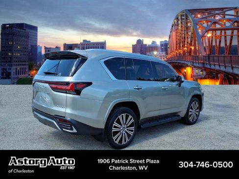 Used 2024 Lexus LX 600 4WD w/ Luxury Package image 3
