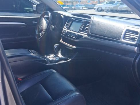 Used 2017 Toyota Highlander XLE AWD/4WD image 8