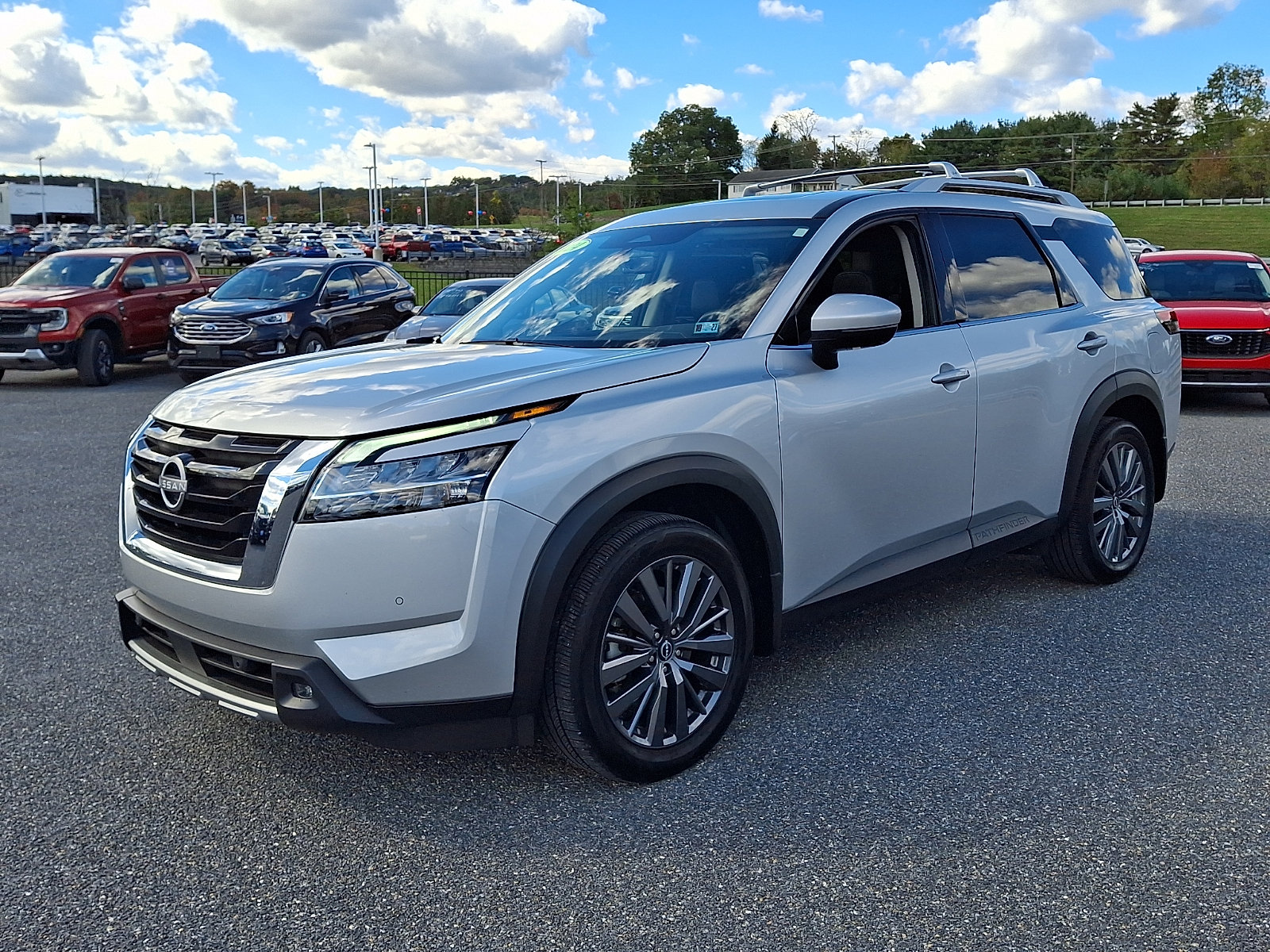 Used 2024 Nissan Pathfinder SL w/ SL Premium Package AWD/4WD image 4