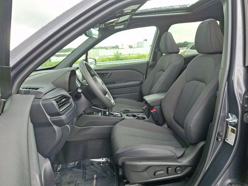Certified 2025 Subaru Forester Premium AWD/4WD image 13