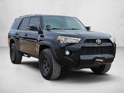 Used 2018 Toyota 4Runner SR5 Premium image 3