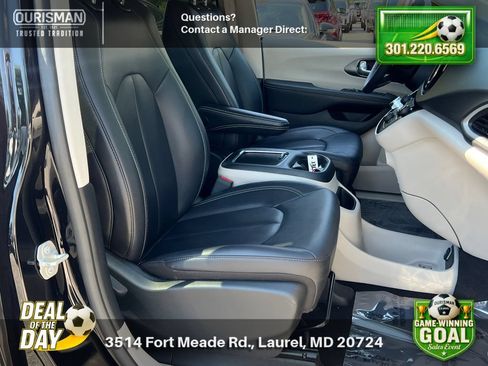 Used 2024 Chrysler Pacifica Touring-L FWD image 23