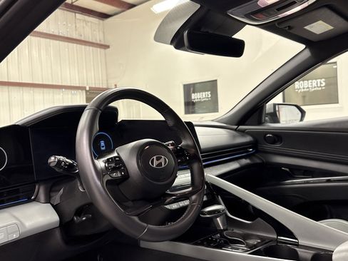 Used 2024 Hyundai Elantra Limited image 7