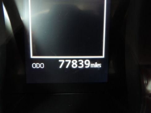 Used 2020 Toyota Camry LE FWD image 27