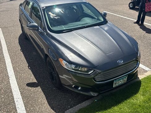 Used 2016 Ford Fusion SE w/ Equipment Group 202A FWD image 4