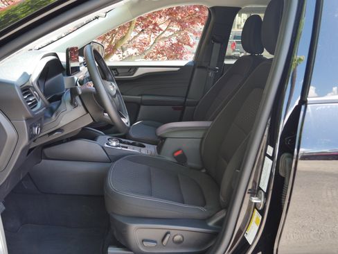 Certified 2024 Ford Escape Active AWD/4WD image 3