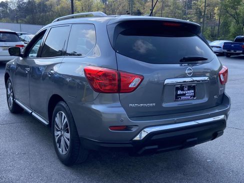 Used 2018 Nissan Pathfinder SL image 3