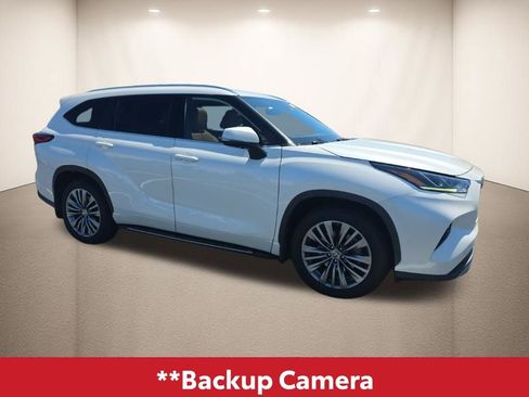 Used 2020 Toyota Highlander Platinum image 3