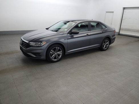 Used 2020 Volkswagen Jetta R-Line w/ R-Line Cold Weather Package FWD image 2