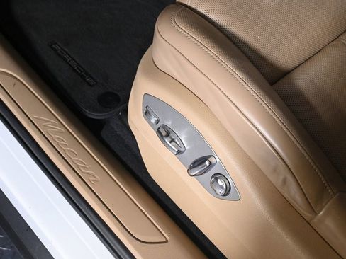 Certified 2022 Porsche Macan AWD/4WD image 22